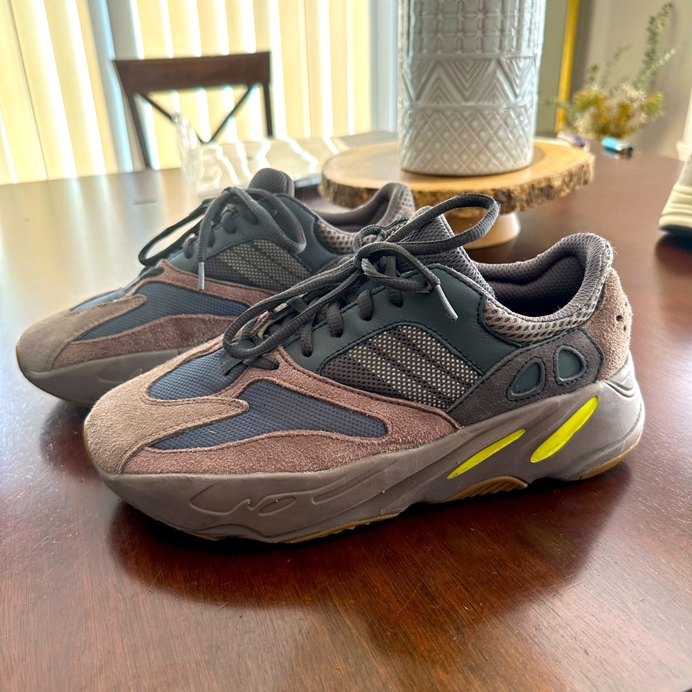 Yeezy 700 Mauve